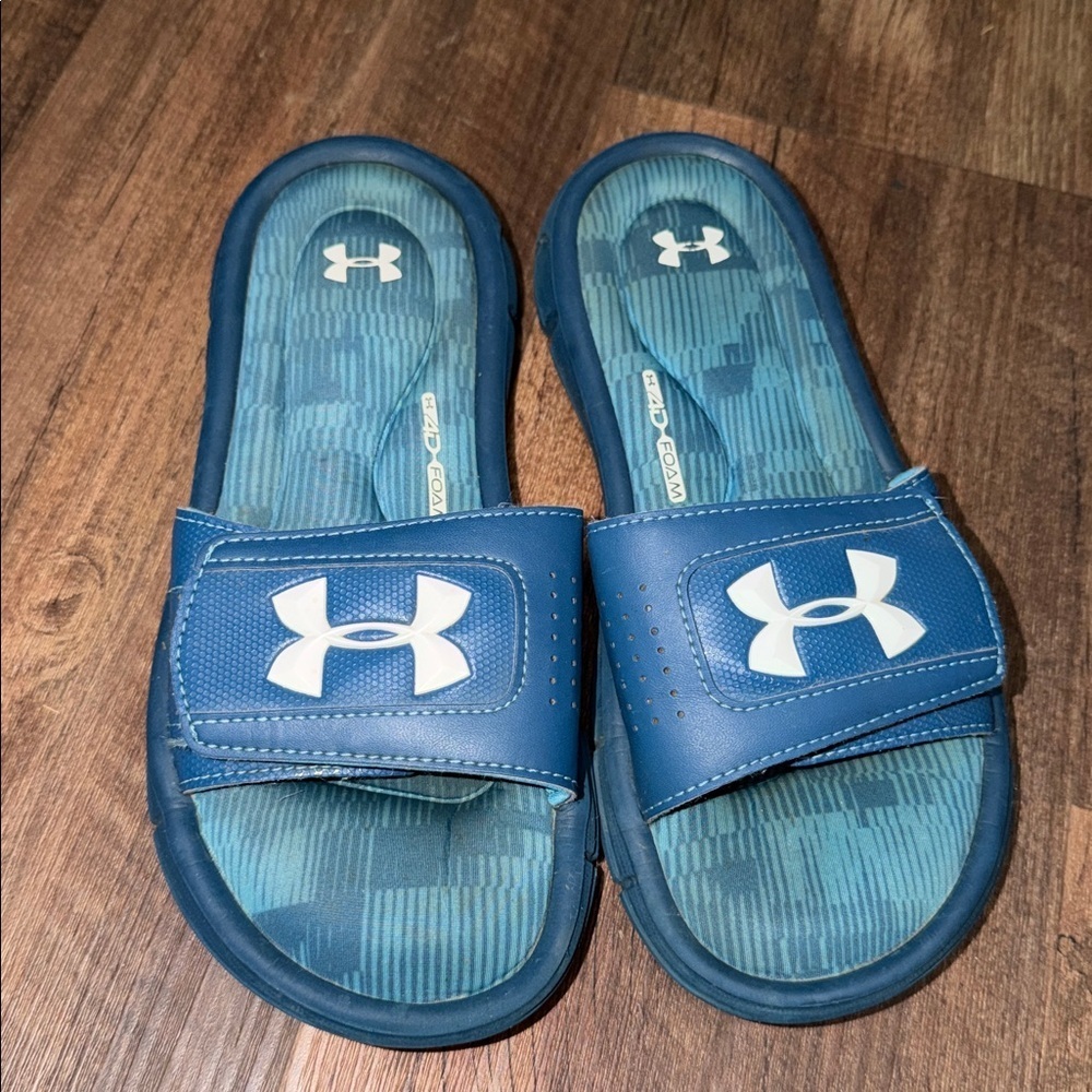 Under Armour Kids 4D Foam Slides Blue size 5Y EUC